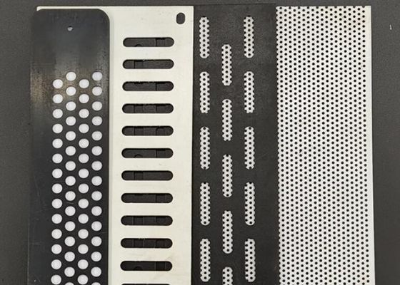 정사각형 구멍과 함께 검은 전기 구멍 Mesh 시트