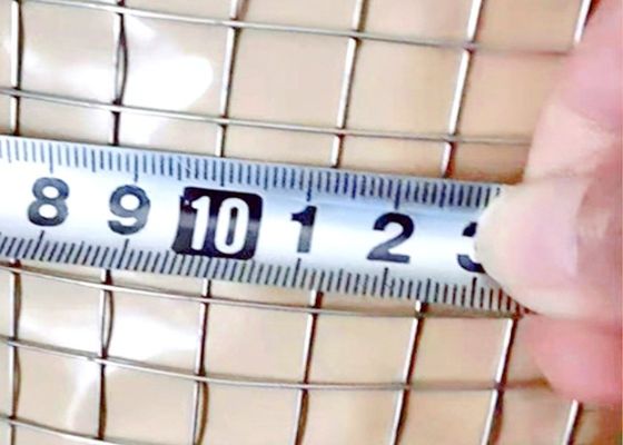 전기 가연 용접 된 와이어 메시 롤 길이 50M 동물 격리용