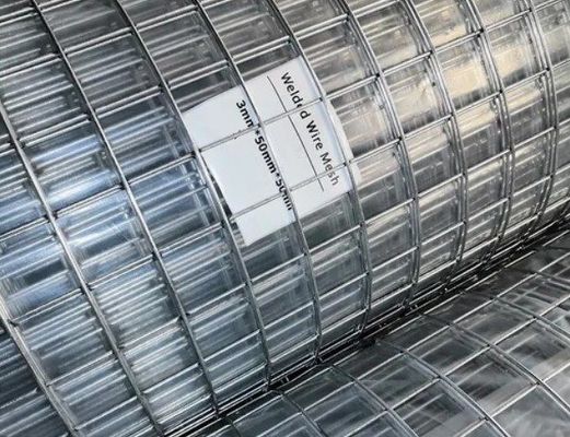 보안 케이지 및 동물 인클로저용 1/4'' 3/8'' 및 3/4'' 구멍 크기의 PVC 코팅 사각 구멍 용접 와이어 메쉬