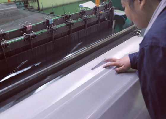다수 물자 선택권을 가진 사용자 정의 가능한 폭 보통 직물에 의하여 길쌈되는 철망사 스크린